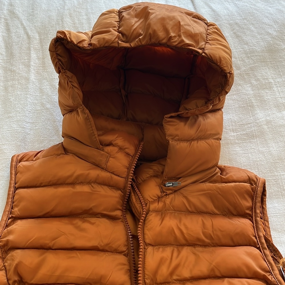 Packable Vest - Picture 2 of 6